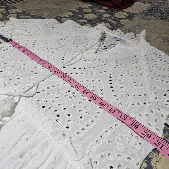 Elegant White Eyelet Lace Dress - Picture 3 of 7